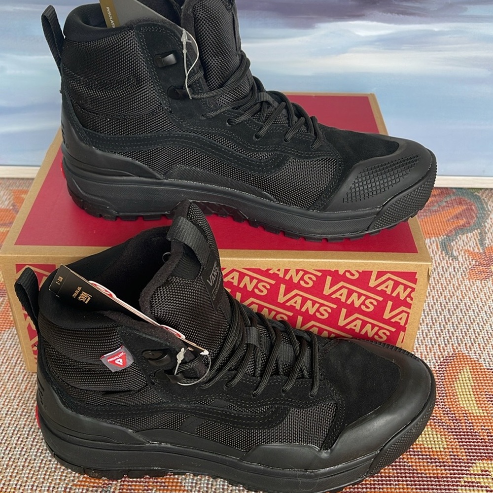 Vans WMNS Ultrarange Exo
Black/Black
VN0A4BVSBKA
Boots Sneakers - Picture 2 of 16